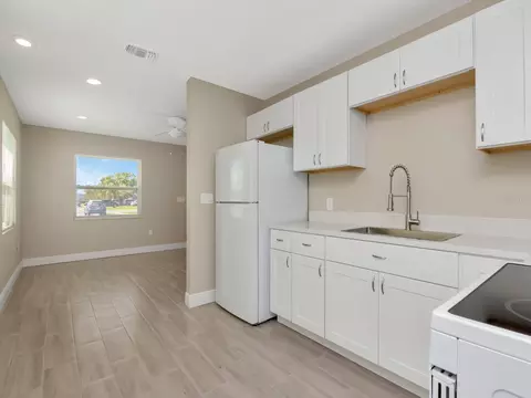 Kitchen - 1207 62nd Ave E, Bradenton, FL 34203 photo 3 of 7