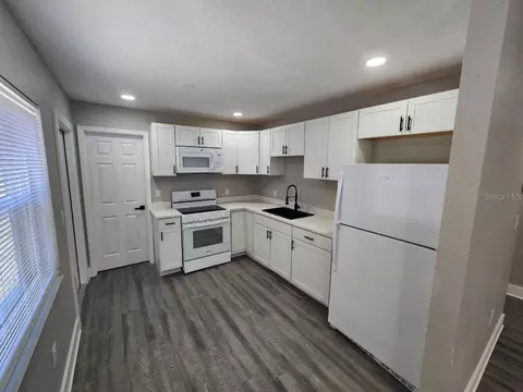 Kitchen - 1207 62nd Ave E, Bradenton, FL 34203 photo 6 of 7