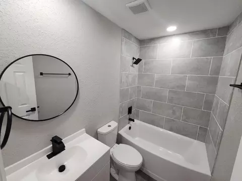 Bath - 1207 62nd Ave E, Bradenton, FL 34203 photo 9 of 10