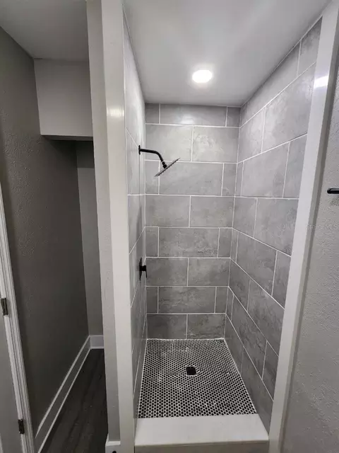 Bath - 1207 62nd Ave E, Bradenton, FL 34203 photo 7 of 10