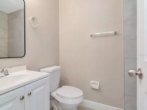 Bath - 1207 62nd Ave E, Bradenton, FL 34203 photo 1 of 10