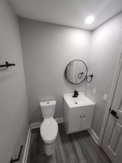 Bath - 1207 62nd Ave E, Bradenton, FL 34203 photo 8 of 10