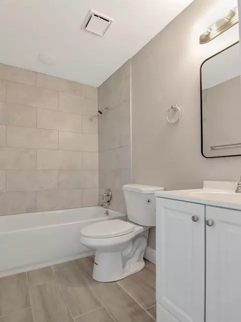 Bath - 1207 62nd Ave E, Bradenton, FL 34203 photo 4 of 10