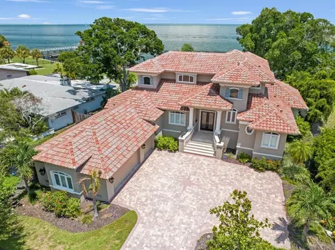 5918 Bahama Shores Dr S, Saint Petersburg, FL 33705