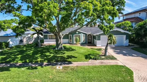 440 Palm Is SE, Clearwater Beach, FL 33767