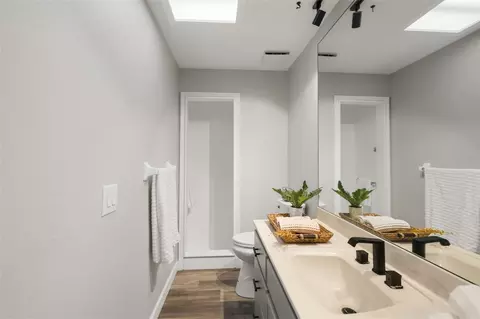 Bath - 7231 River Country Dr, Weeki Wachee, FL 34607 photo 4 of 8