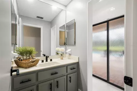 Bath - 7231 River Country Dr, Weeki Wachee, FL 34607 photo 5 of 8