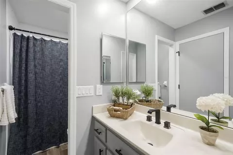 Bath - 7231 River Country Dr, Weeki Wachee, FL 34607 photo 6 of 8