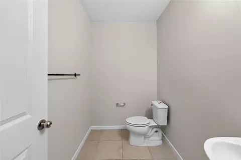 Bath - 6708 Devlin Ln, Wesley Chapel, FL 33545 photo 2 of 5
