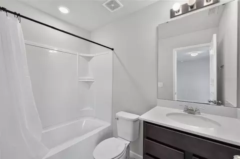 Bath - 6708 Devlin Ln, Wesley Chapel, FL 33545 photo 4 of 5
