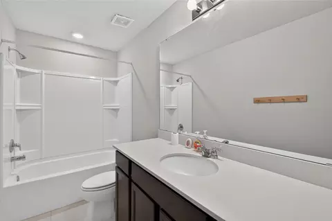 Bath - 6708 Devlin Ln, Wesley Chapel, FL 33545 photo 5 of 5