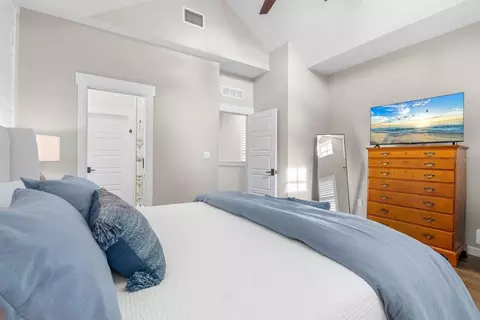 Bedroom - 324 6th St E, Bradenton, FL 34208 photo 3 of 6