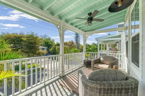 Exterior - 324 6th St E, Bradenton, FL 34208 photo 5 of 10