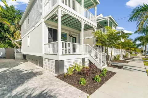 Exterior - 324 6th St E, Bradenton, FL 34208 photo 7 of 10