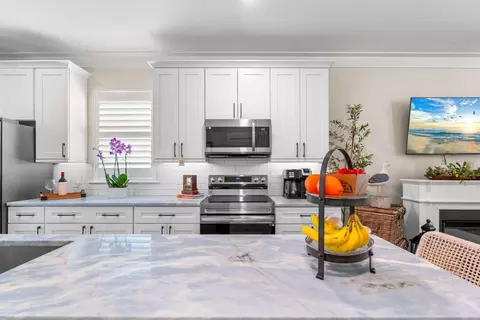 Kitchen - 324 6th St E, Bradenton, FL 34208 photo 3 of 3
