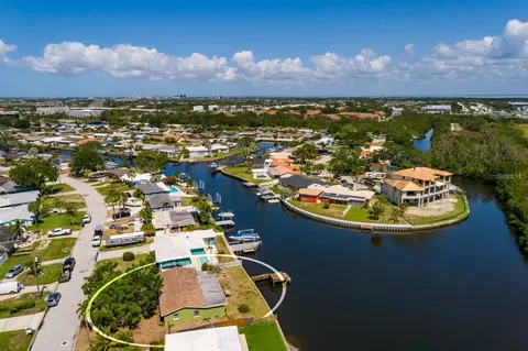 9439 Sun Isle Dr NE, Saint Petersburg, FL 33702