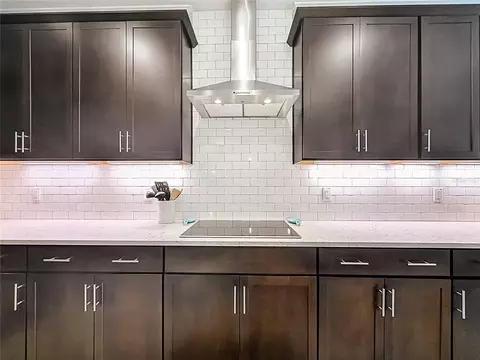 Kitchen - 19563 Leonard Rd, Lutz, FL 33558 photo 3 of 5