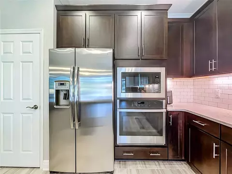 Kitchen - 19563 Leonard Rd, Lutz, FL 33558 photo 4 of 5
