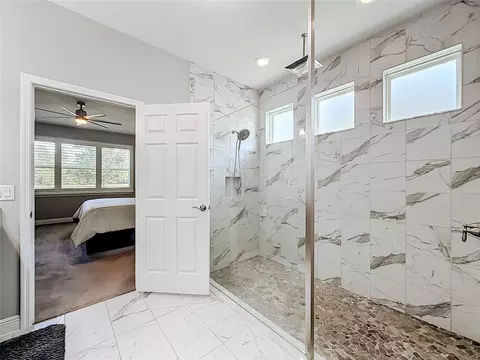 Bath - 19563 Leonard Rd, Lutz, FL 33558 photo 2 of 5