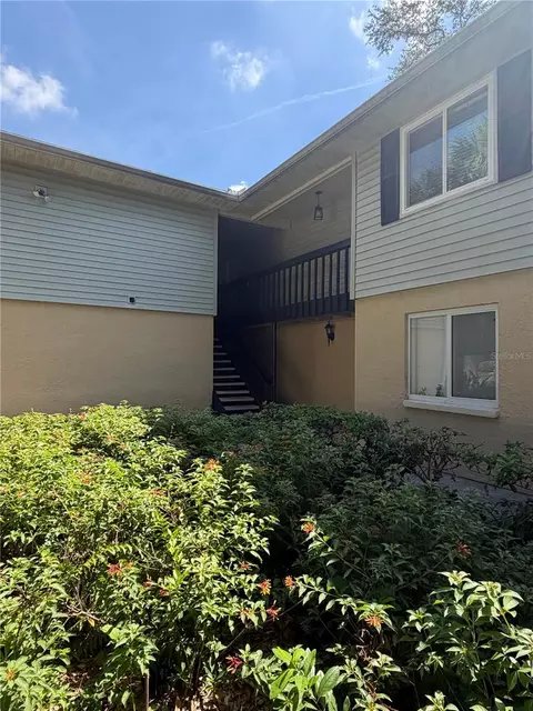 Exterior - 233 Thorn Tree Pl, Brandon, FL 33510 photo 2 of 6