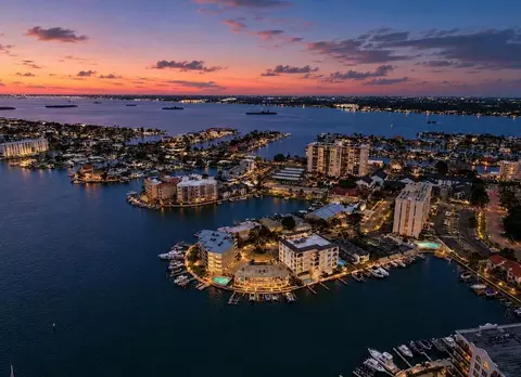 205 Dolphin Pt #4, Clearwater Beach, FL 33767