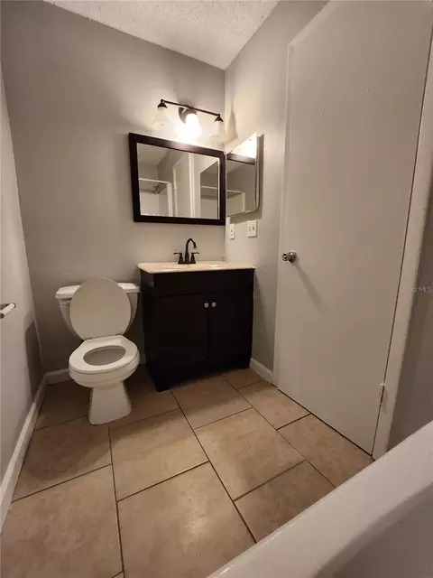 Bath - 245 Red Maple Pl, Brandon, FL 33510 photo 1 of 3