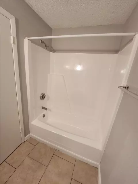 Bath - 245 Red Maple Pl, Brandon, FL 33510 photo 2 of 3