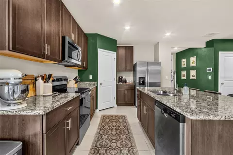 Kitchen - 7017 Feather River Pl, Parrish, FL 34219 photo 4 of 4