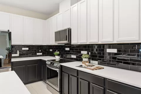 Kitchen - 18624 Malinche Loop, Spring Hill, FL 34610 photo 5 of 6