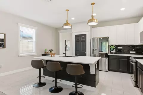 Kitchen - 18624 Malinche Loop, Spring Hill, FL 34610 photo 4 of 6