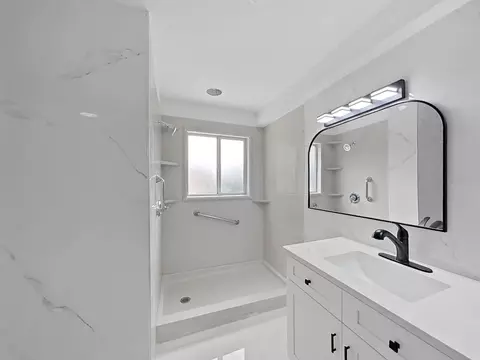 Bath - 1612 Prowmore Dr, Brandon, FL 33511 photo 2 of 3