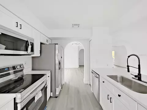 Kitchen - 1612 Prowmore Dr, Brandon, FL 33511 photo 2 of 4