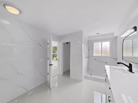 Bath - 1612 Prowmore Dr, Brandon, FL 33511 photo 3 of 3