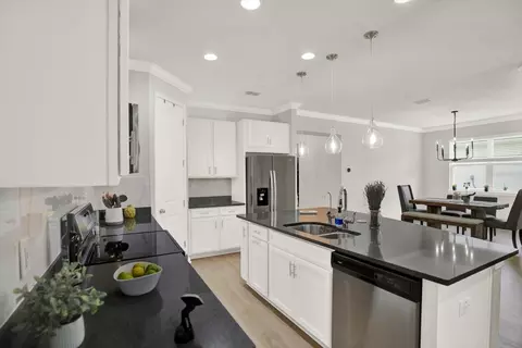 Kitchen - 10329 Holstein Edge Pl, Riverview, FL 33569 photo 2 of 3