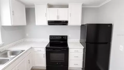 Kitchen - 415 Avenue E SE, Winter Haven, FL 33880 photo 2 of 2