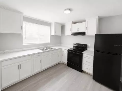 Kitchen - 415 Avenue E SE, Winter Haven, FL 33880 photo 1 of 2
