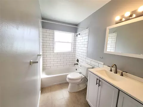 Bath - 14196 Jeff Rd, Largo, FL 33774 photo 4 of 9