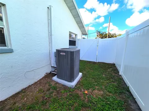 Exterior - 14196 Jeff Rd, Largo, FL 33774 photo 6 of 18