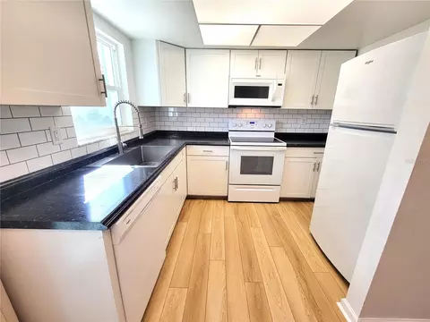 Kitchen - 14196 Jeff Rd, Largo, FL 33774 photo 3 of 15
