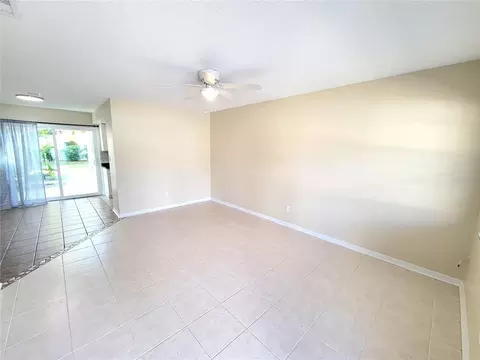 Living - 14196 Jeff Rd, Largo, FL 33774 photo 7 of 10