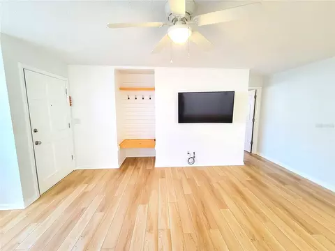 Living - 14196 Jeff Rd, Largo, FL 33774 photo 4 of 10
