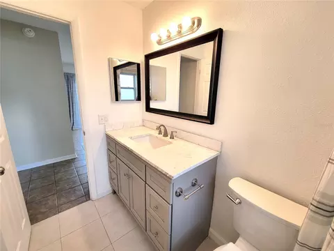 Bath - 14196 Jeff Rd, Largo, FL 33774 photo 7 of 9