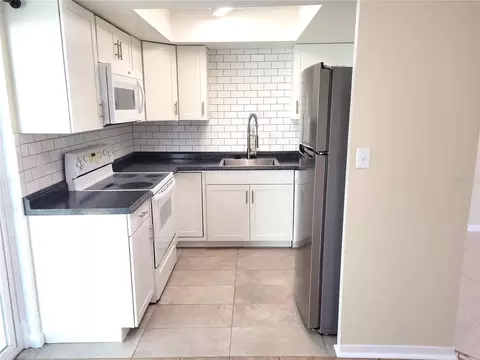 Kitchen - 14196 Jeff Rd, Largo, FL 33774 photo 9 of 15