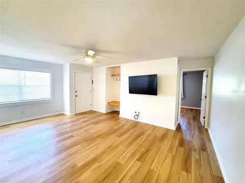 Living - 14196 Jeff Rd, Largo, FL 33774 photo 3 of 10