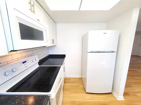 Kitchen - 14196 Jeff Rd, Largo, FL 33774 photo 6 of 15
