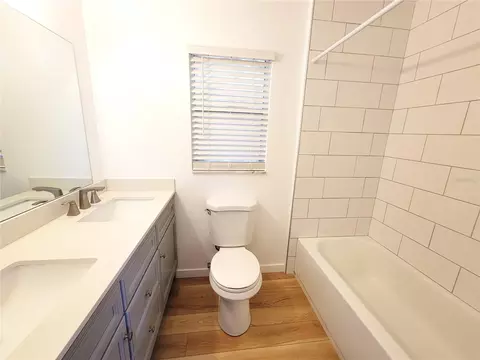 Bath - 14196 Jeff Rd, Largo, FL 33774 photo 3 of 9