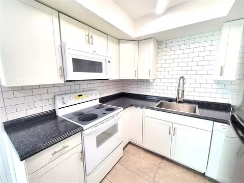 Kitchen - 14196 Jeff Rd, Largo, FL 33774 photo 14 of 15