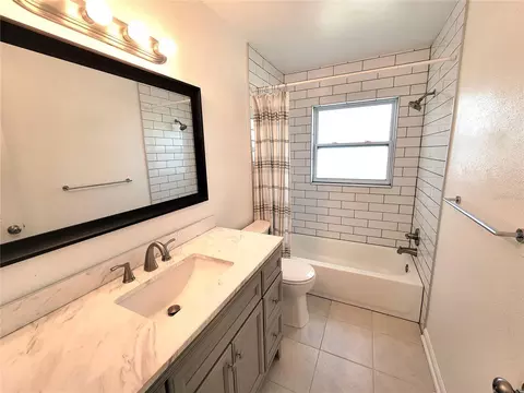 Bath - 14196 Jeff Rd, Largo, FL 33774 photo 9 of 9
