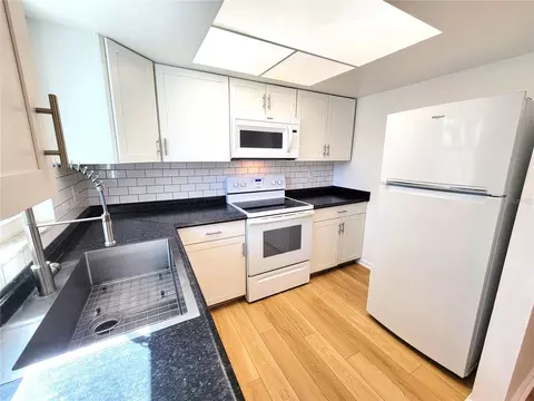 Kitchen - 14196 Jeff Rd, Largo, FL 33774 photo 4 of 15