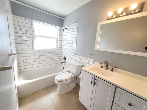 Bath - 14196 Jeff Rd, Largo, FL 33774 photo 5 of 9